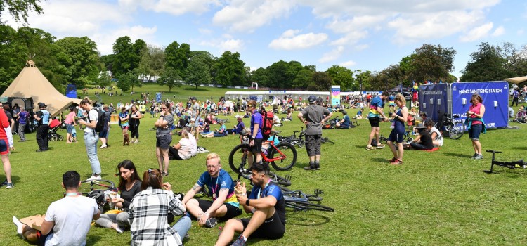 THE LEEDS TRIATHLON CHAMPIONSHIP SERIES THE LEEDS TRIATHLON CHAMPIONSHIP SERIES