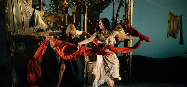 SNOW WHITE THE BALLET HEADS FOR LEEDS SNOW WHITE THE BALLET HEADS FOR LEEDS